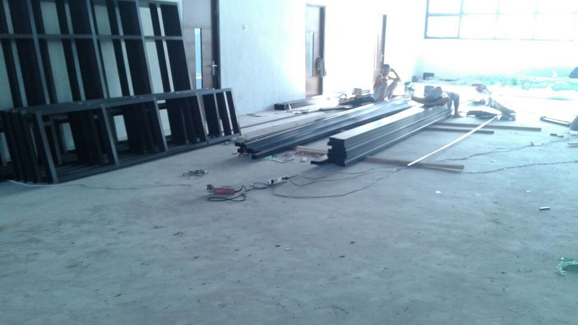 Fabrikasi Kusen Jendela dan Pintu Alumunium